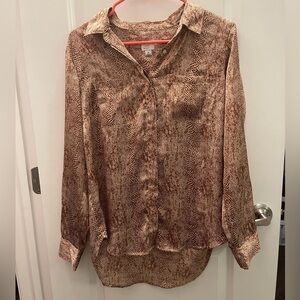 Women’s button up pattern shirt